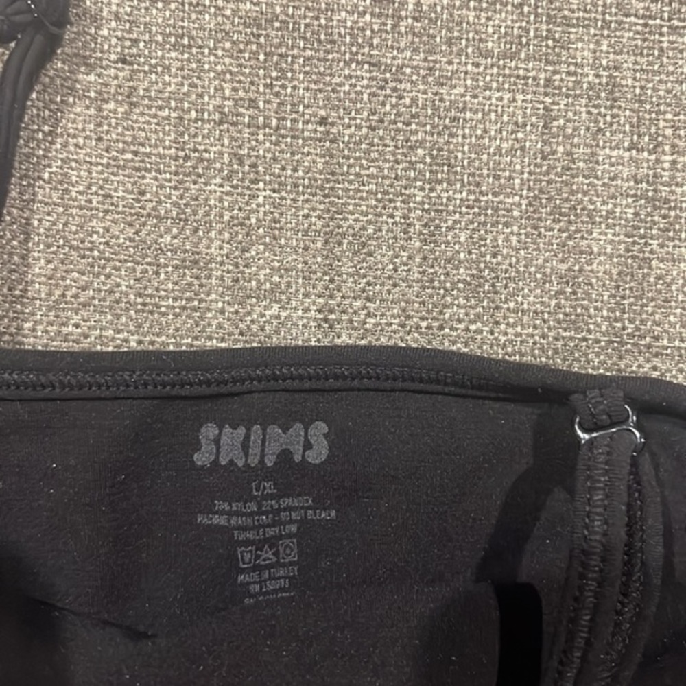 Skims Sculpting Scoop Neck Bralette - Picture 2 of 4